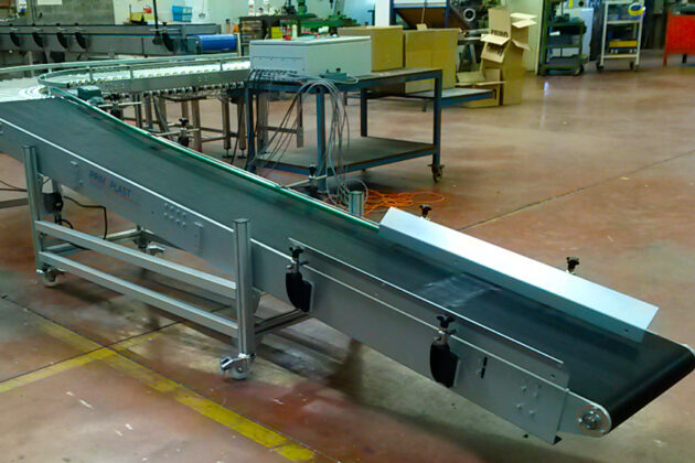 Convoyeur à bande textile incliné et convoyeur courbe à rouleaux