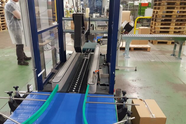 Ligne automatisée de conditionnement et de fermeture de cartons