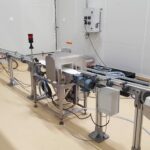 Ligne de convoyage alimentaire avec détection de métaux