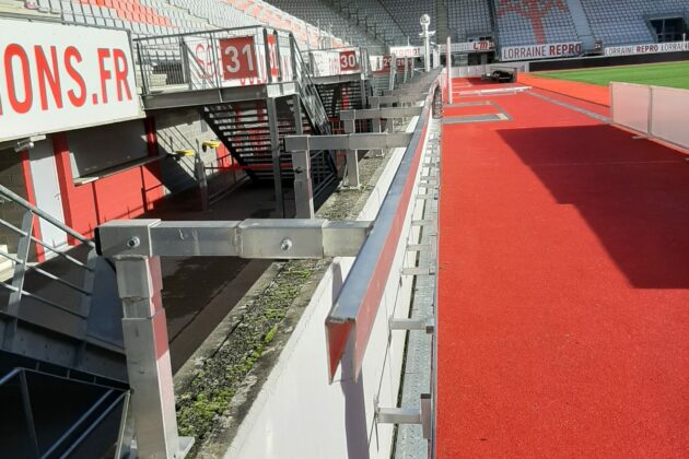 Support rambarde de sécurité stade - Inox