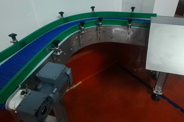 Convoyeur courbe à bande modulaire