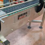 Convoyeurs à palettes plastiques pour la gestion des flux dans des espaces exigus avec contraintes d'accès.