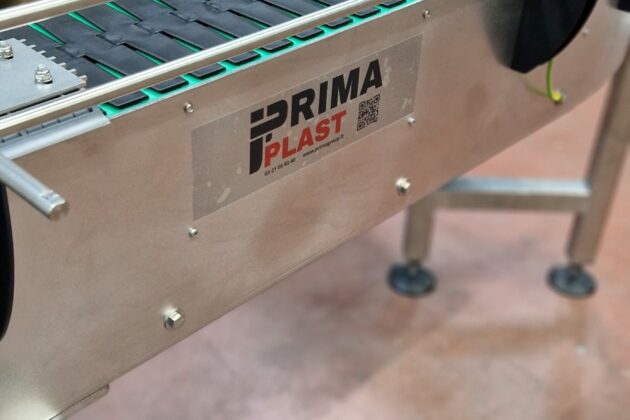 Convoyeurs à palettes plastiques pour la gestion des flux dans des espaces exigus avec contraintes d'accès.