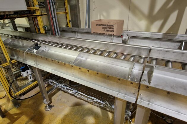 Ensemble robot-convoyeur pour la dépalettisation et le décartonnage