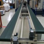 Convoyeur à bande textile à plusieurs voies,