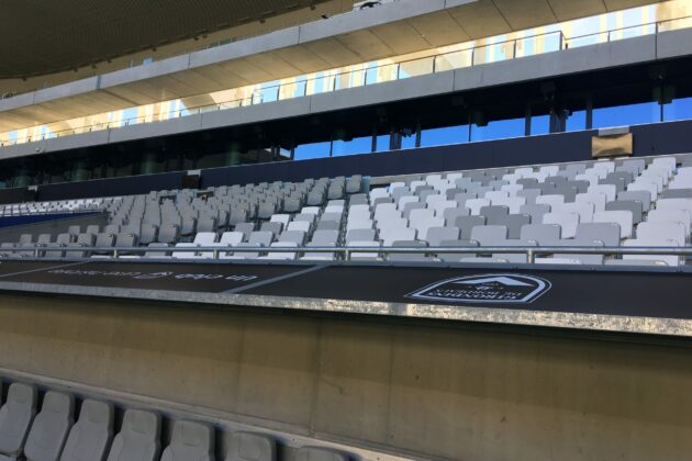 Sécurité gradin stade - support publicitaire - Inox