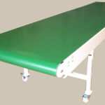 Convoyeur à bande textile droit