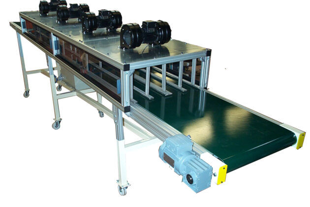 Convoyeur avec soufflerie de séchage