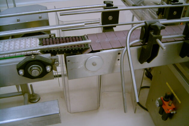 Transitique convoyeur à palettes plastique