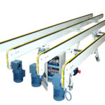 Système de convoyage multi-voie par courroies, adapté aux déplacements sensibles