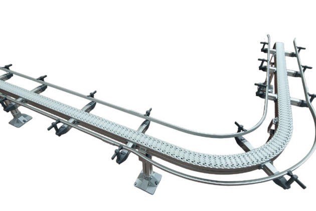 Convoyeur courbe bande à palettes plastiques avec rives