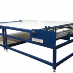 Table ergonomique pour la découpe de tissus avec système de mesure intégrée