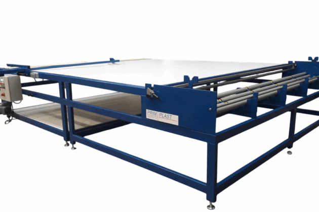 Table ergonomique pour la découpe de tissus avec système de mesure intégrée