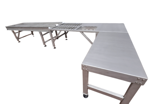 Table avec convoyeur pour industrie agroalimentaire