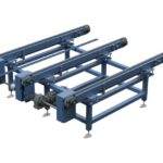 Convoyeur à chaînes à trois brins synchronisés par arbre de transmission commun, avec rail de guidage
